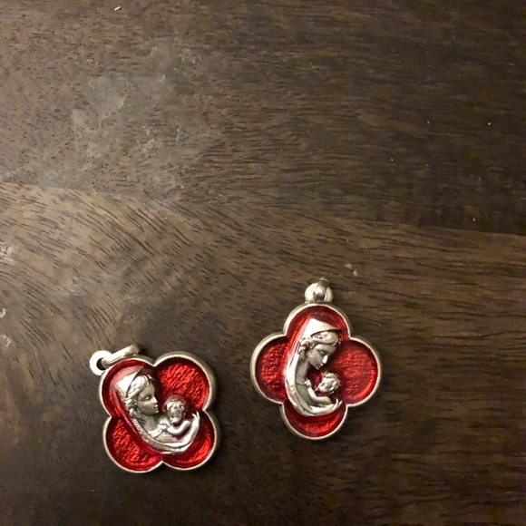 Two Vintage Mary Medals - Picture 2 of 3